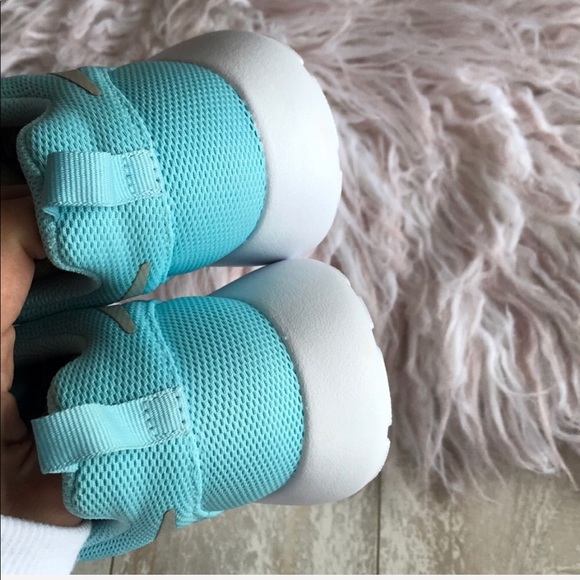 NWT Nike Roshe One Rare - Picture 7 of 8